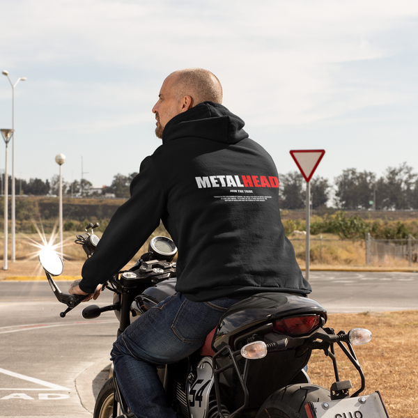 Metalhead Hoodie von Ravens – Rückansicht auf dem Motorrad