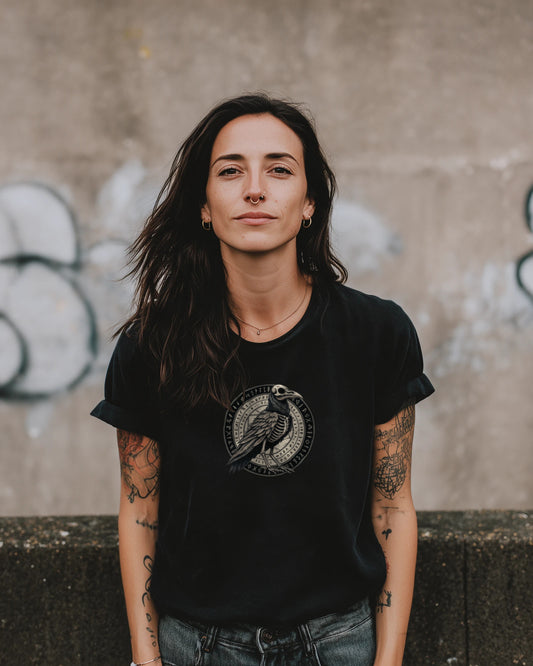 Raven Sigil T-Shirt schwarz, getragen